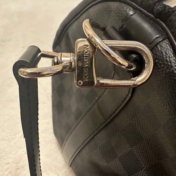 The famous Louis Vuitton Keepall Bandoulière 55 in Damier Graphite coated canvas - Picture 6 of 7